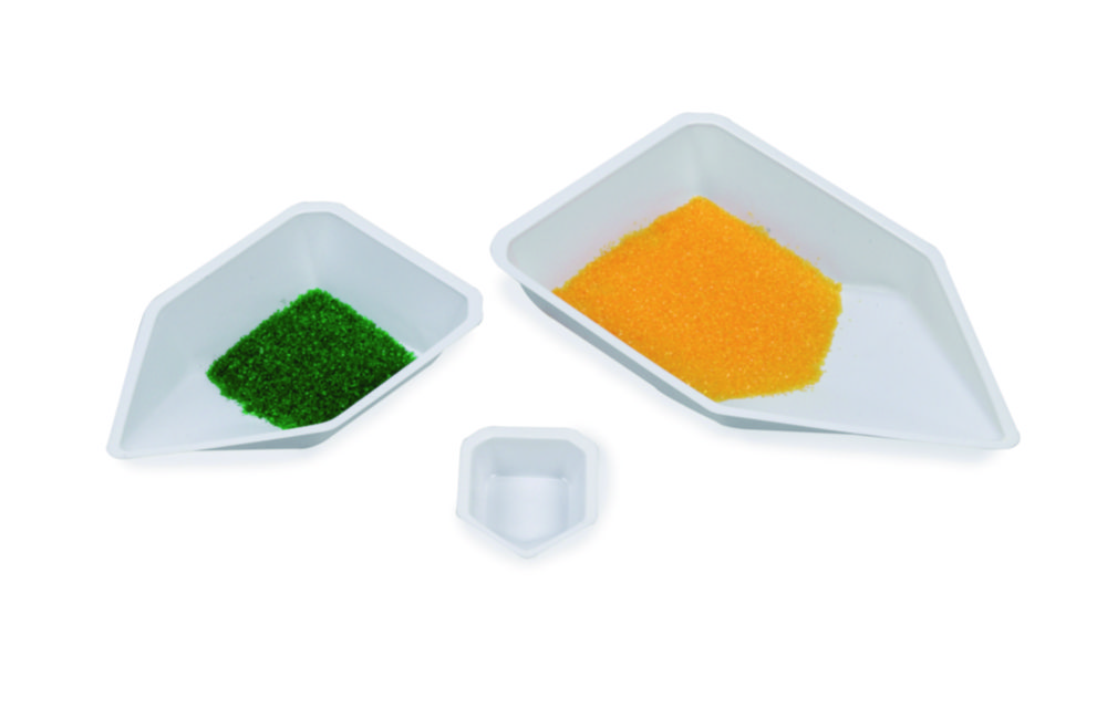 Weighing boats with spout, PS Weighing boats with spout, PS