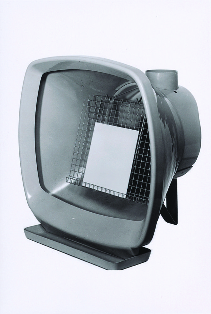 Spray box with fan