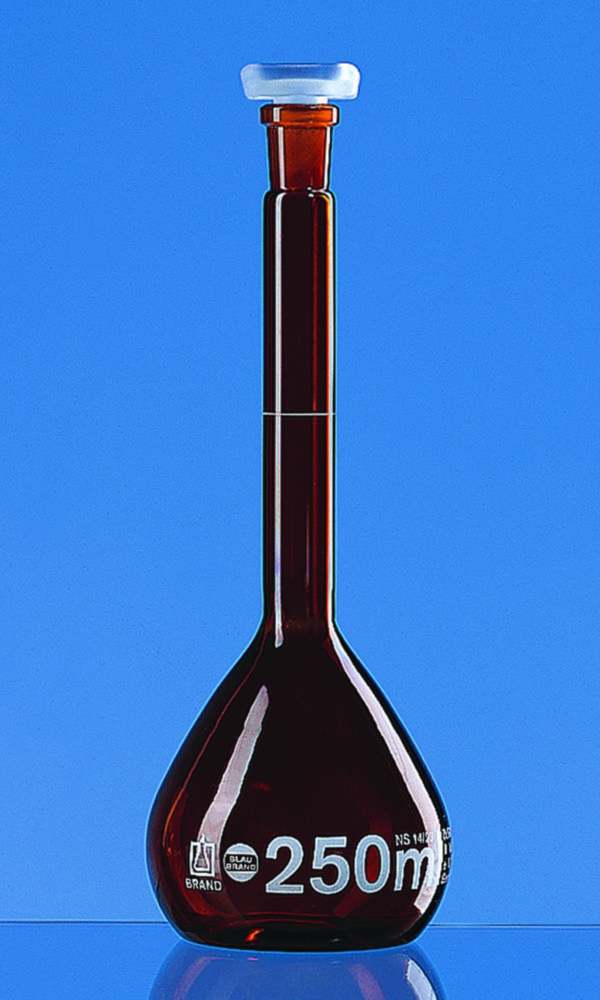 Volumetric flasks, boro 3.3, class A, amber, white graduation, with PP stopper Volumetric flasks, boro 3.3, class A, amber, white graduation, with PP stopper