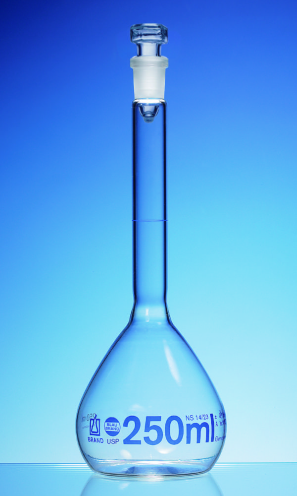 Messkolben, Boro 3.3, Klasse A, blau graduiert, mit Glasstopfen, inkl. USP-Einzelzertifikat